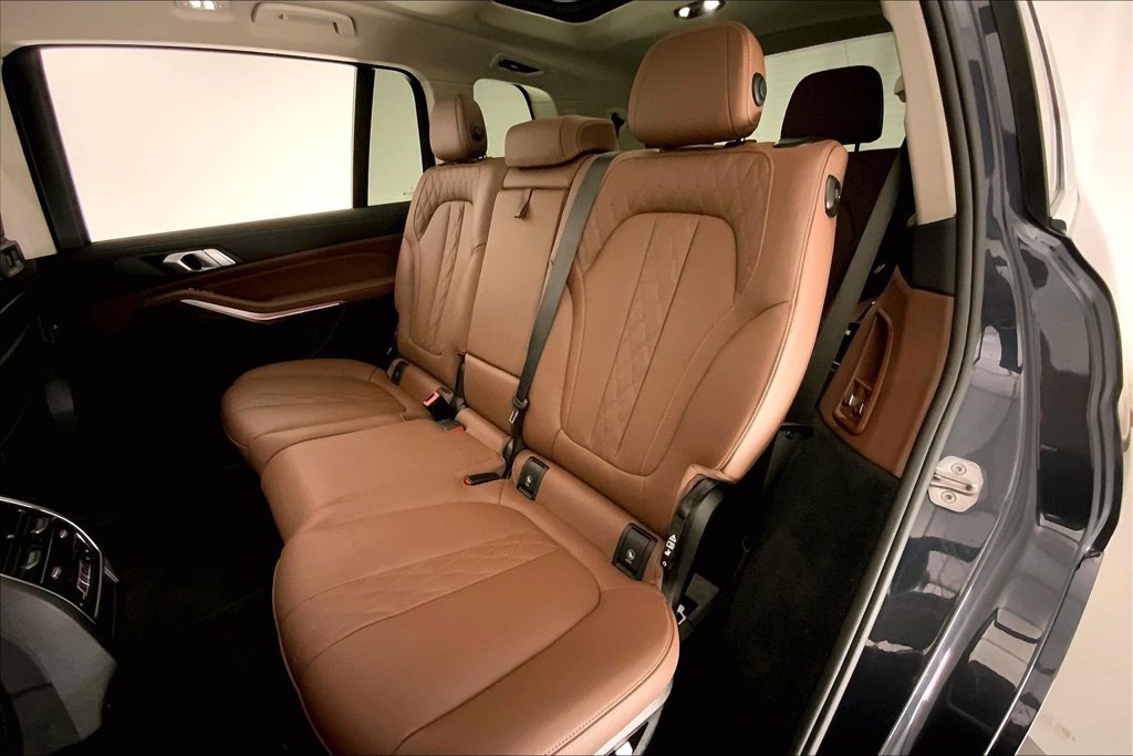 Used 2022 BMW X7 xDrive40i w/ Executive Package AWD/4WD image 14