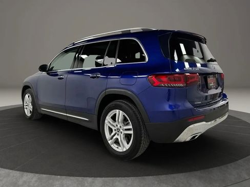 Used 2022 Mercedes-Benz GLB 250 4MATIC w/ Premium Package Lite image 3