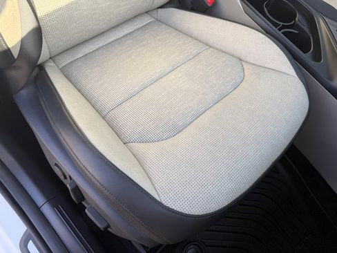 Used 2023 Kia Niro Wave w/ Wave Preserve Package image 38