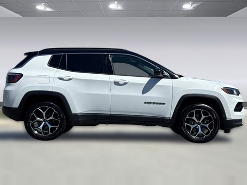 Used 2025 Jeep Compass Limited AWD/4WD image 8