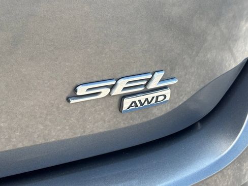 Used 2018 Ford Edge SEL w/ Equipment Group 201A AWD/4WD image 11