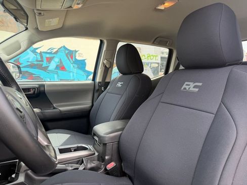 Used 2016 Toyota Tacoma SR5 AWD/4WD image 13