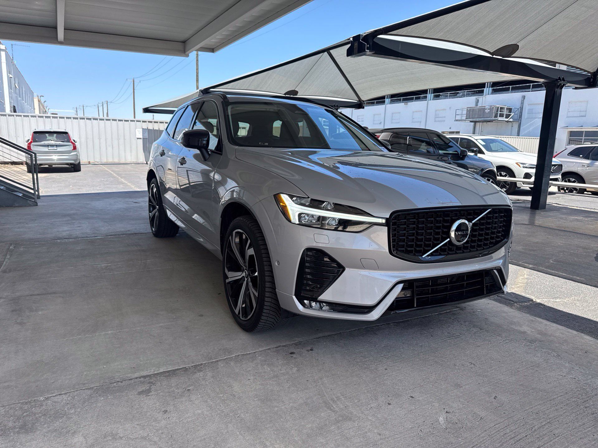 Certified 2023 Volvo XC60 B5 Ultimate w/ Climate Package FWD image 4