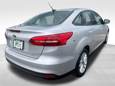Used 2016 Ford Focus SE w/ SE Power Seat Package FWD image 8