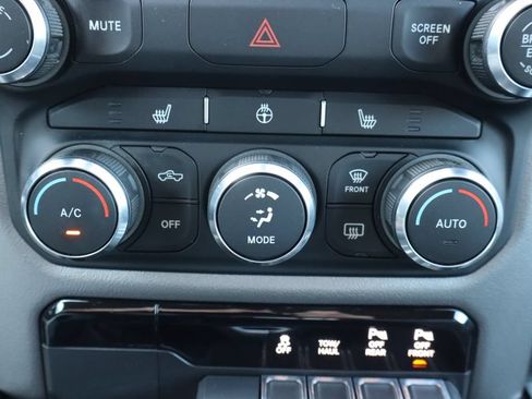 Used 2020 RAM 1500 Big Horn AWD/4WD image 14