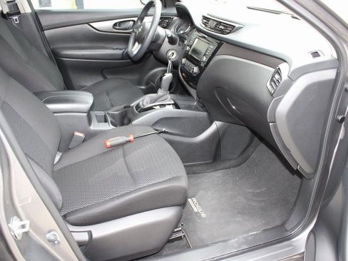 Used 2022 Nissan Rogue Sport S image 16