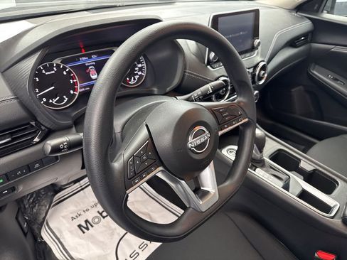 Used 2025 Nissan Sentra SV FWD image 9