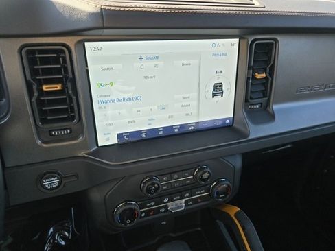 Used 2024 Ford Bronco Badlands image 44