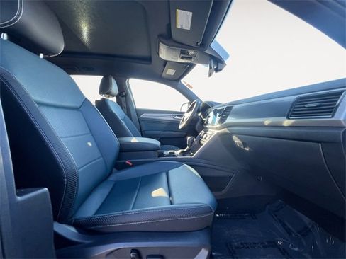 Used 2022 Volkswagen Atlas Cross Sport SEL R-Line image 14