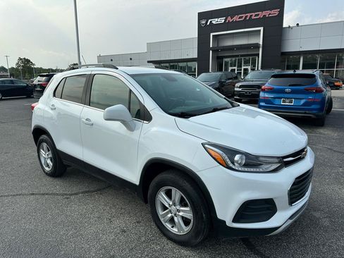 Used 2020 Chevrolet Trax LT w/ Driver Confidence Package AWD/4WD image 2