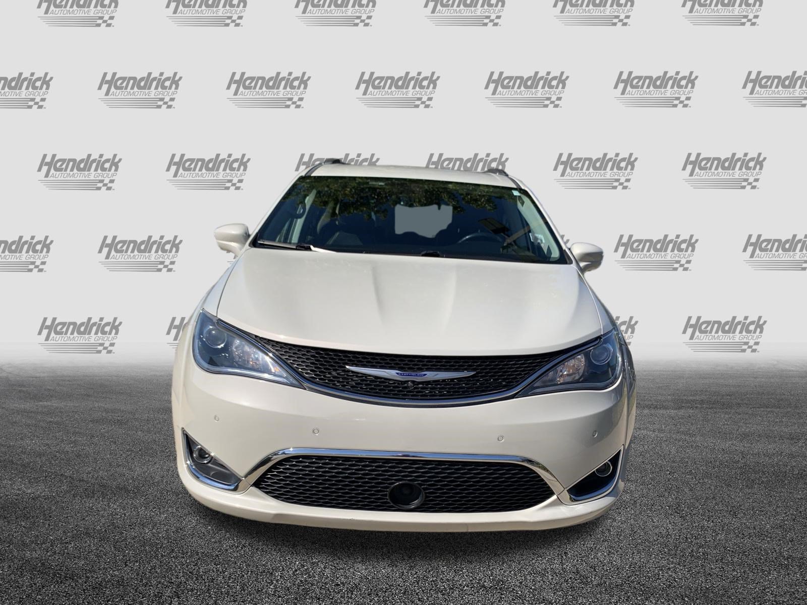Used 2019 Chrysler Pacifica Touring-L Plus w/ Advanced Safetytec Group FWD image 3