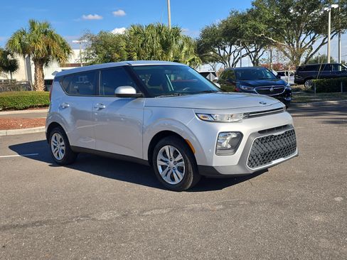 Used 2021 Kia Soul LX image 2