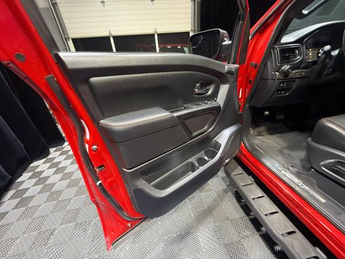 Used 2022 Nissan Titan PRO-4X w/ Pro-4x Convenience Package AWD/4WD image 13
