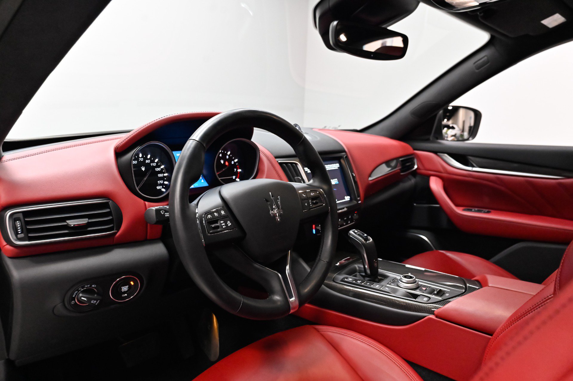 Used 2020 Maserati Levante GranLusso AWD/4WD image 9