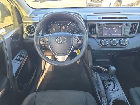 Used 2018 Toyota RAV4 LE image 10