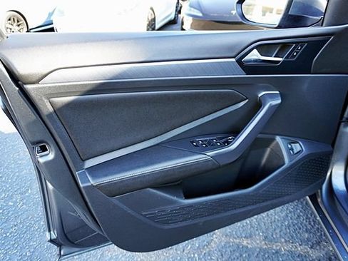 Used 2024 Volkswagen Jetta SE FWD image 21