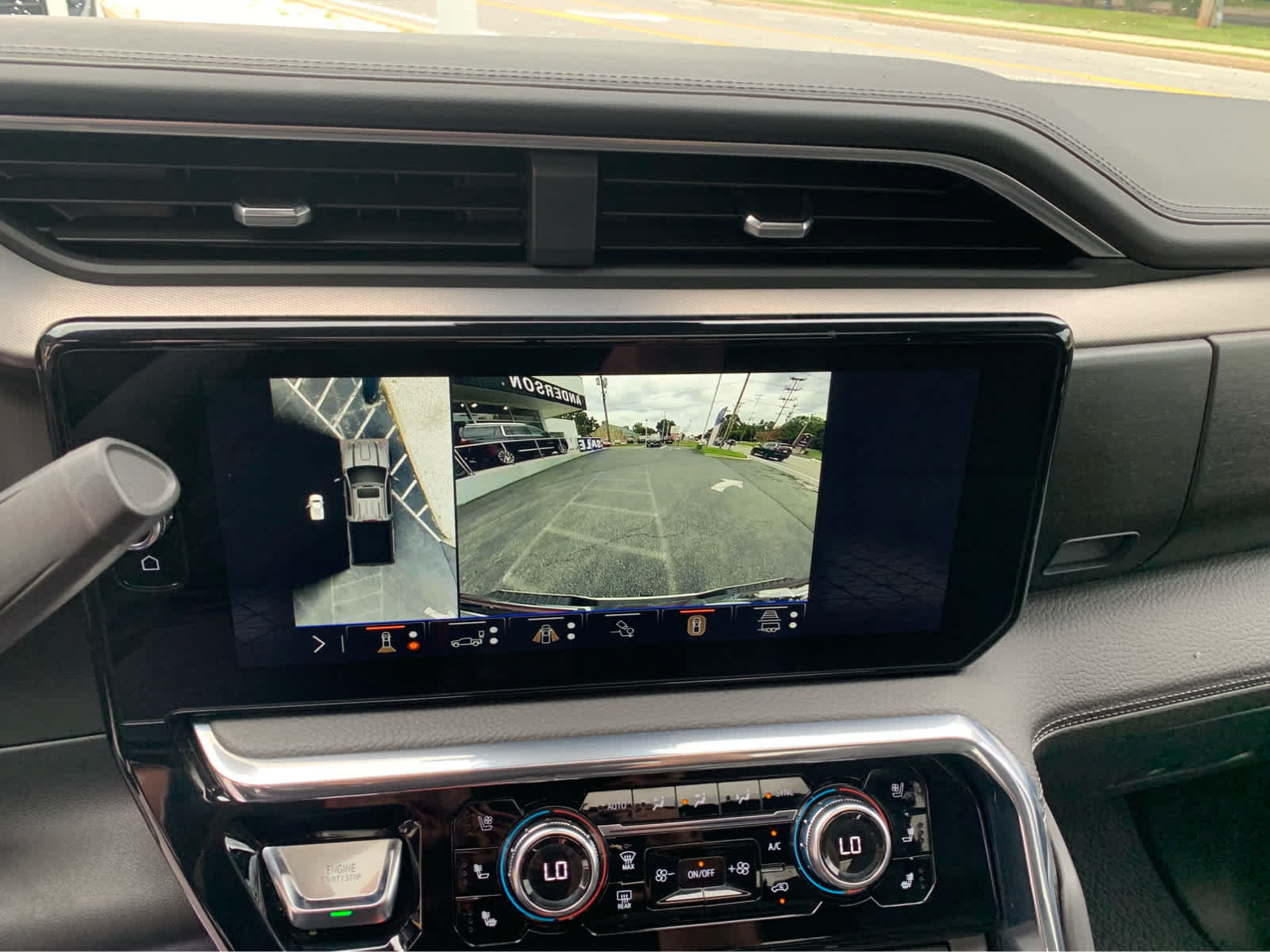 Used 2025 GMC Sierra 2500 Denali AWD/4WD image 17