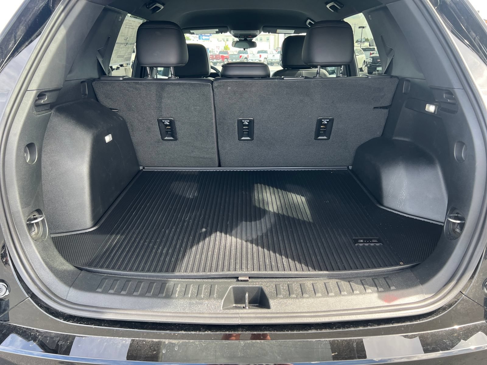 New 2026 GMC Terrain AT4 w/ LPO, Black Badging Package AWD/4WD image 27