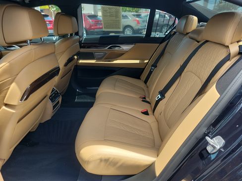 Used 2022 BMW 750i xDrive w/ Luxury Rear Seating Package AWD/4WD image 17