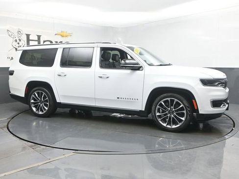 Used 2023 Jeep Wagoneer L Series III w/ Premium Group I AWD/4WD image 1