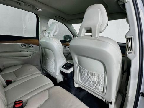 Used 2021 Volvo XC90 T6 Momentum w/ Climate Package AWD/4WD image 25