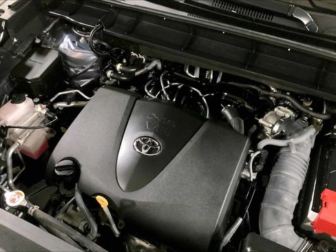 Used 2022 Toyota Highlander XLE AWD/4WD image 33