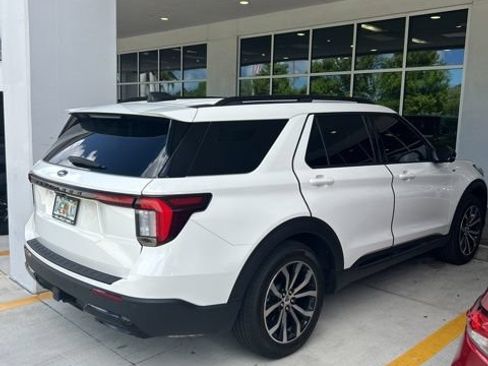 Used 2025 Ford Explorer ST-Line w/ Premium Package RWD image 4