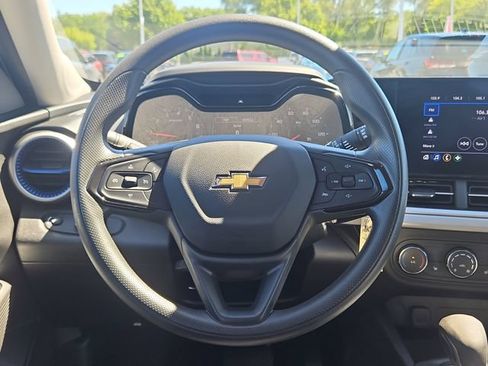 Used 2024 Chevrolet Trax LS w/ LS Convenience Package FWD image 15