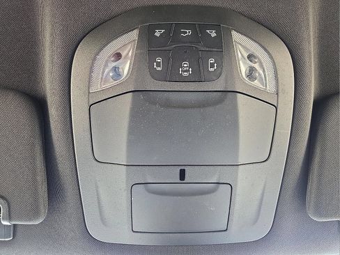 Used 2025 Chrysler Pacifica Select FWD image 22