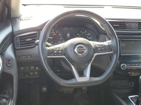 Used 2018 Nissan Rogue SV AWD/4WD image 12