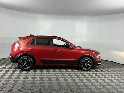 Used 2023 Kia Niro EX image 8