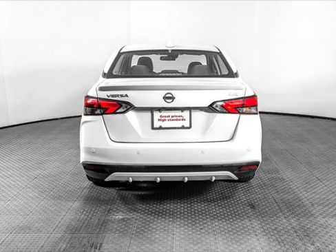 Used 2022 Nissan Versa SR FWD image 7