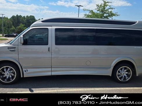 Used 2025 GMC Savana 2500 Extended w/ Driver Convenience Package RWD image 2