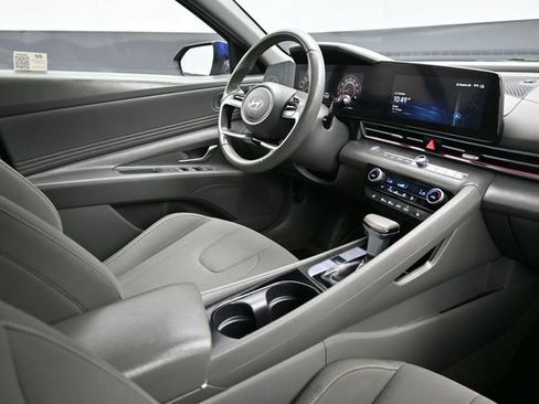 Used 2024 Hyundai Elantra SEL w/ Convenience Package FWD image 17