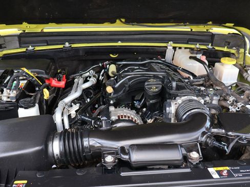 Used 2023 Jeep Gladiator Sport AWD/4WD image 19