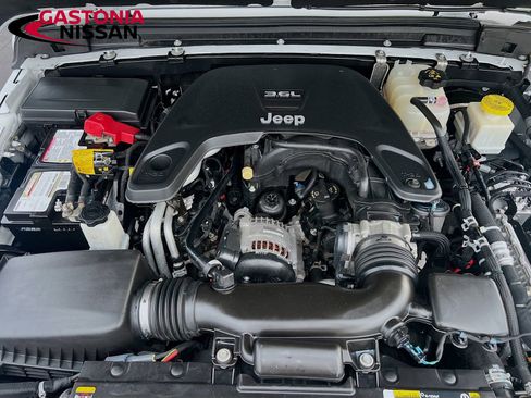 Used 2021 Jeep Gladiator Sport image 39