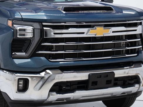 Used 2025 Chevrolet Silverado 3500 LTZ w/ LTZ Texas Edition AWD/4WD image 9