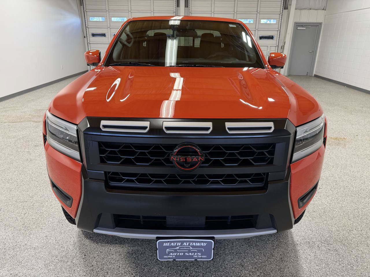Used 2025 Nissan Frontier PRO-4X w/ Pro Convenience Package AWD/4WD image 3