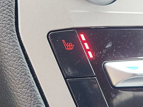 Used 2023 Ford Explorer XLT image 13