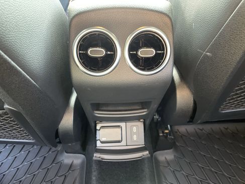 Used 2024 Mercedes-Benz GLB 250 image 41