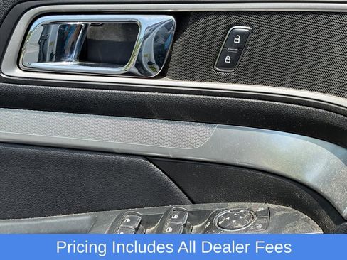 Used 2017 Ford Explorer XLT w/ Equipment Group 201A AWD/4WD image 13