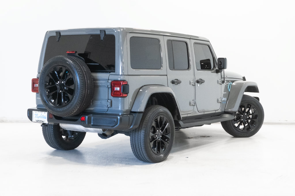 Used 2021 Jeep Wrangler Unlimited Sahara w/ Cold Weather Group AWD/4WD image 32