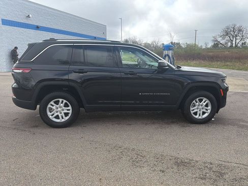 Used 2023 Jeep Grand Cherokee Laredo w/ Luxury Tech Group I AWD/4WD image 6