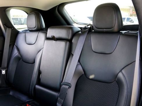 Used 2021 Jeep Cherokee Latitude Plus image 25