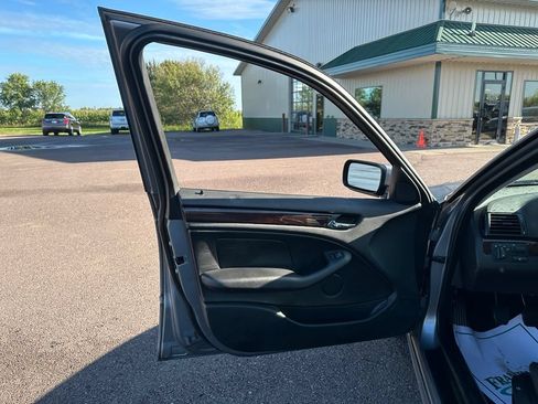 Used 2005 BMW 325xi Sedan AWD/4WD image 10