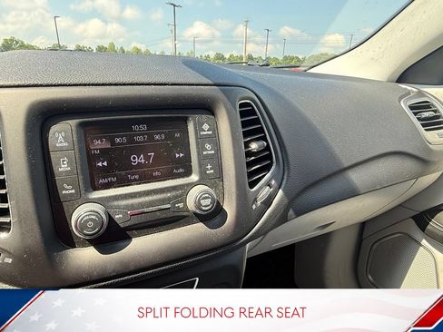 Used 2018 Jeep Compass Latitude FWD image 11