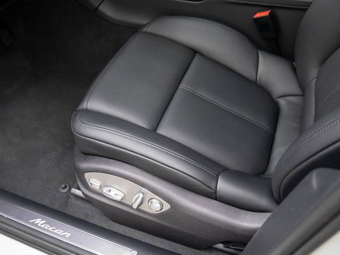 Certified 2026 Porsche Macan AWD/4WD image 15