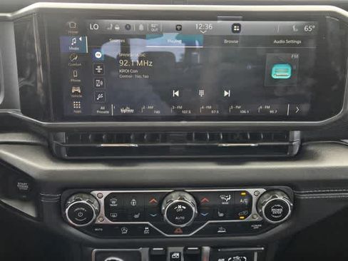 Used 2025 Jeep Gladiator Rubicon w/ Convenience Group AWD/4WD image 15