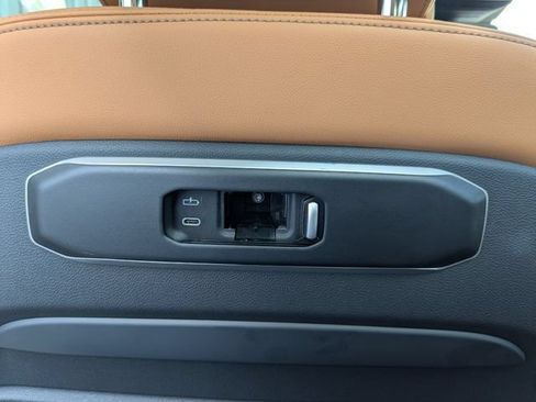 Used 2023 BMW X7 xDrive40i w/ Premium Package AWD/4WD image 35