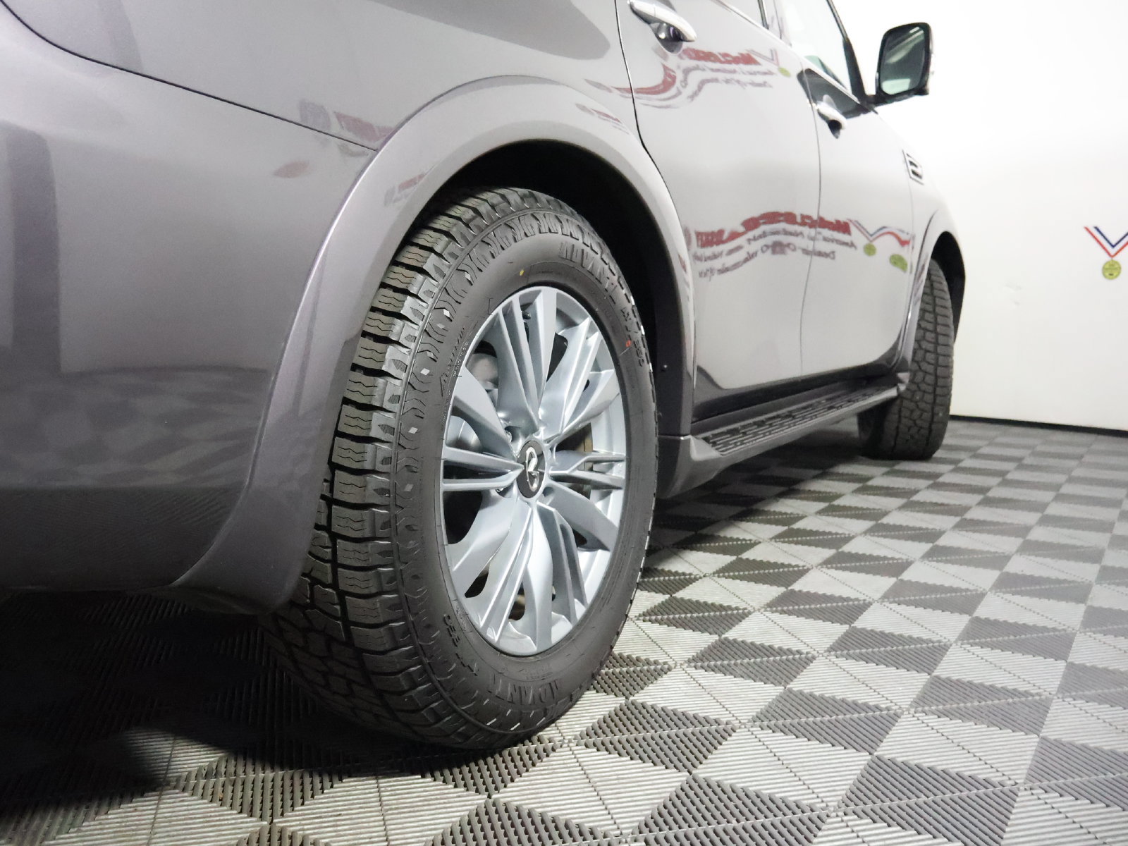 Used 2024 INFINITI QX80 Luxe AWD/4WD image 13
